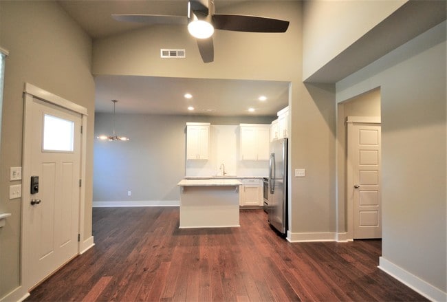 Building Photo - 2023 S Florida Way