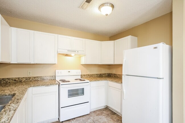Building Photo - 913 Harbon Dr