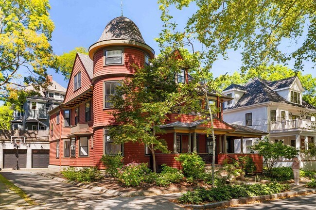 Building Photo - 26 Beals St