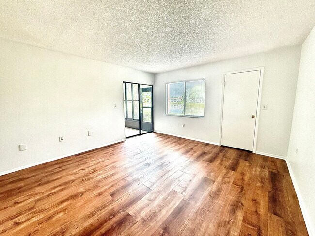Building Photo - 141 Lakeside Dr