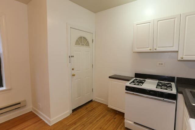 Building Photo - 3727 N Pine Grove Ave