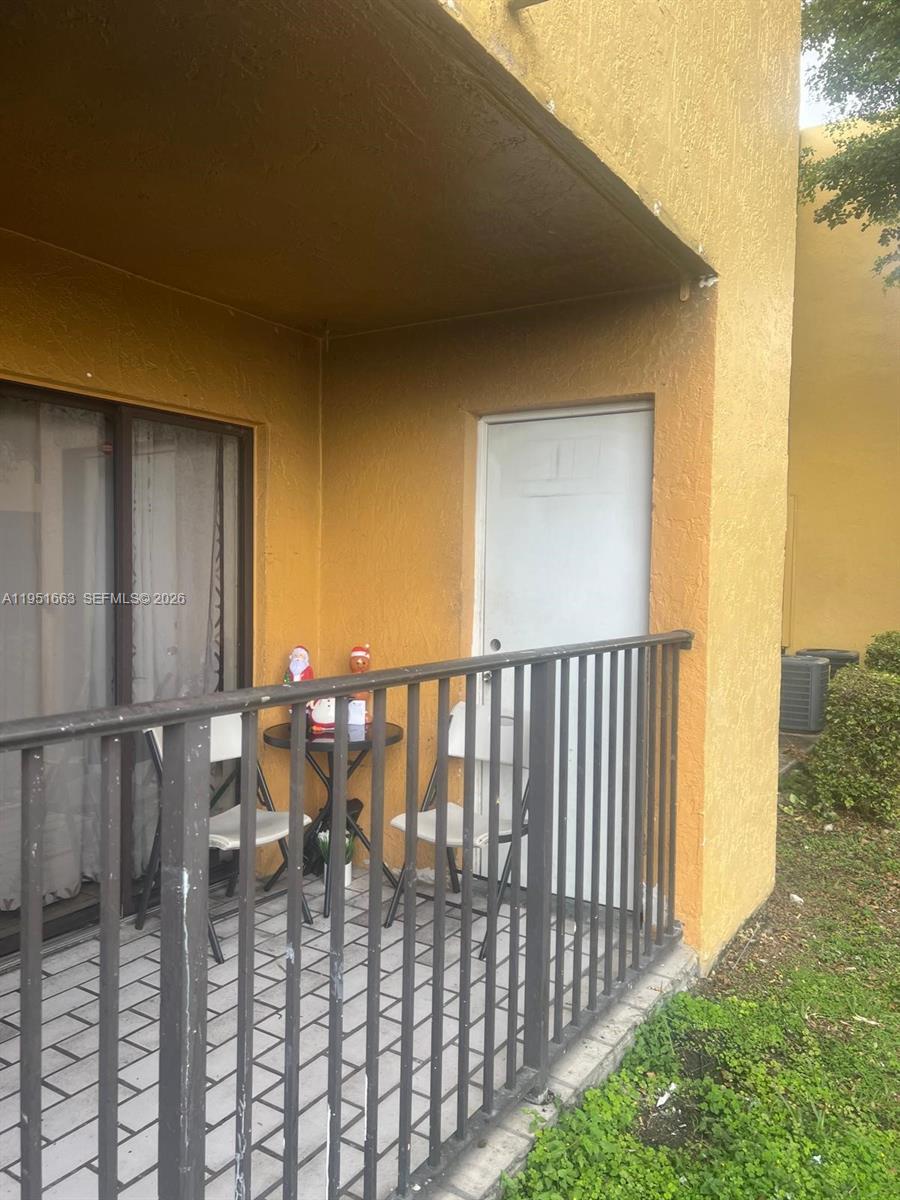 Building Photo - 590 NW 114th Ave