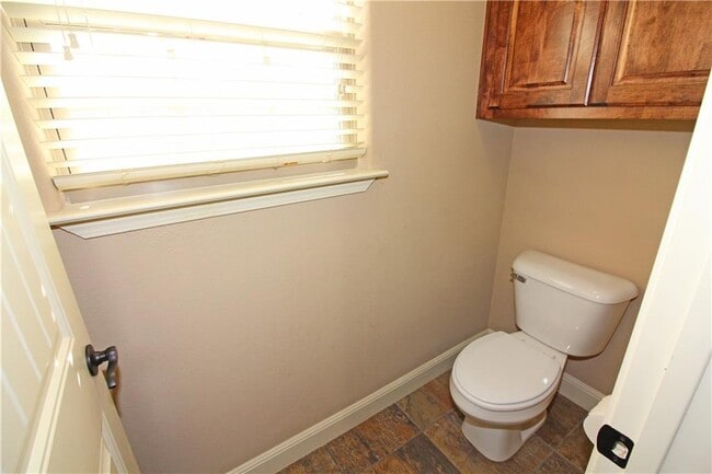 Building Photo - 3108 SW Oakleigh Rd