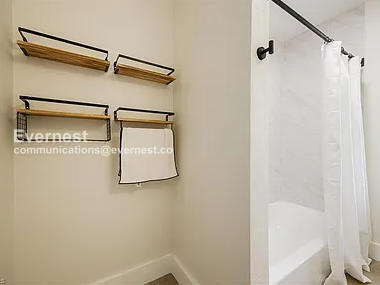 Building Photo - 1304 SE 11th St