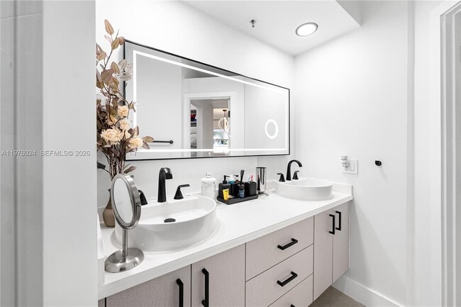 Building Photo - 3255 NE 184th St