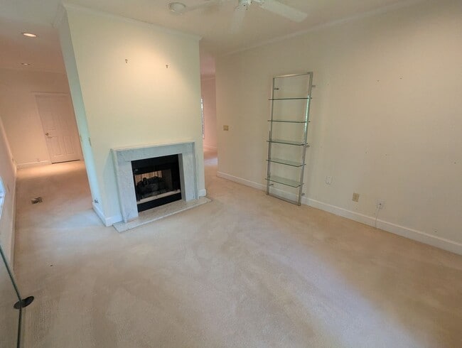 Building Photo - Fabulous 5 Bedroom Home in North River