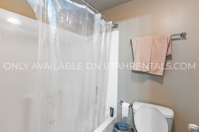 Building Photo - 859 E 620 N St