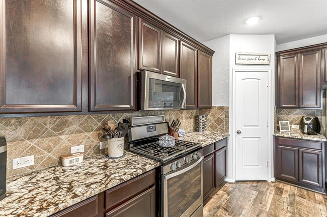 Building Photo - 24622 Royal Pike Dr