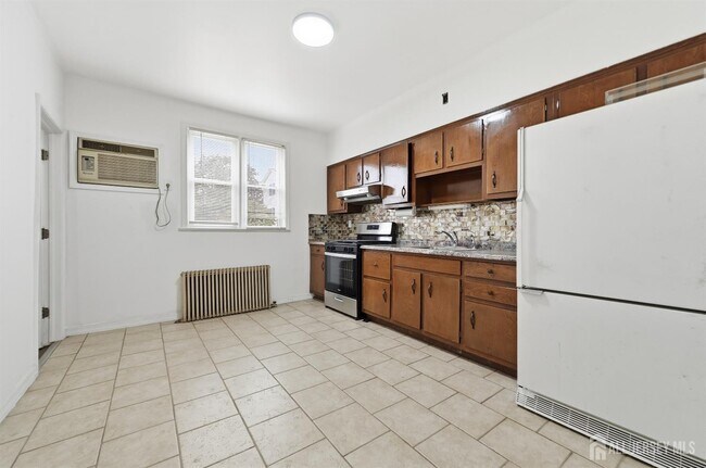 Building Photo - 182 Avenue F