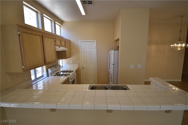 Building Photo - 1691 Home Ct