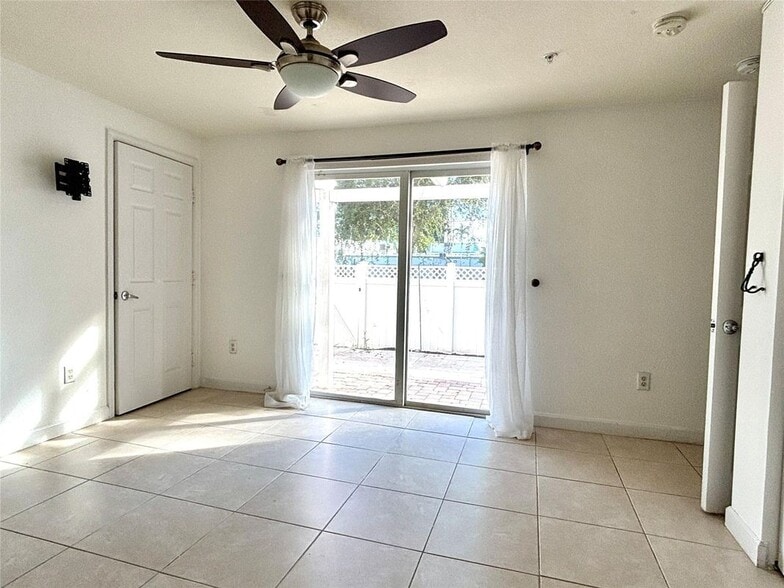 Building Photo - 451 NE 1st St