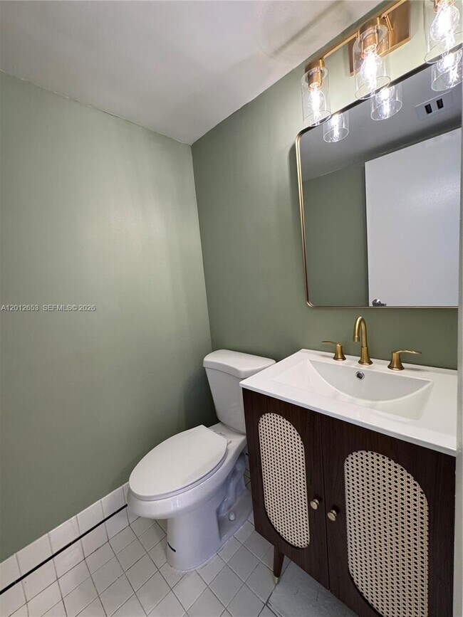 Building Photo - 1460 Ocean Dr
