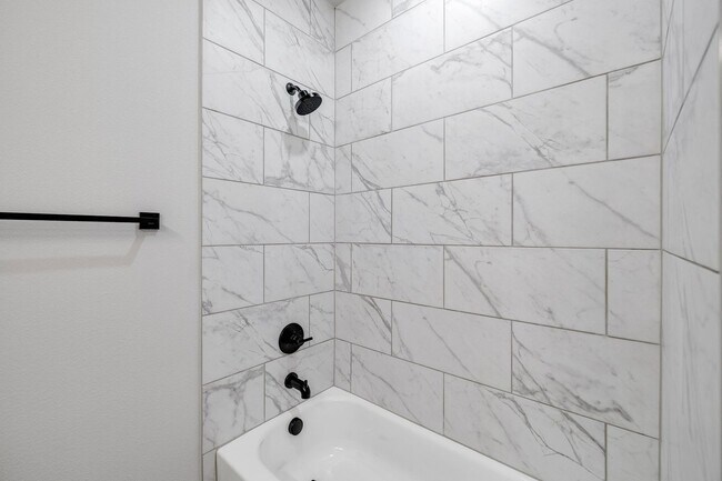 Building Photo - AVAILABLE NOW! EDGEWOOD ESTS DUPLEX LOCATED ON 1-ACRE LOT IN MIDLOTHIAN, TX!