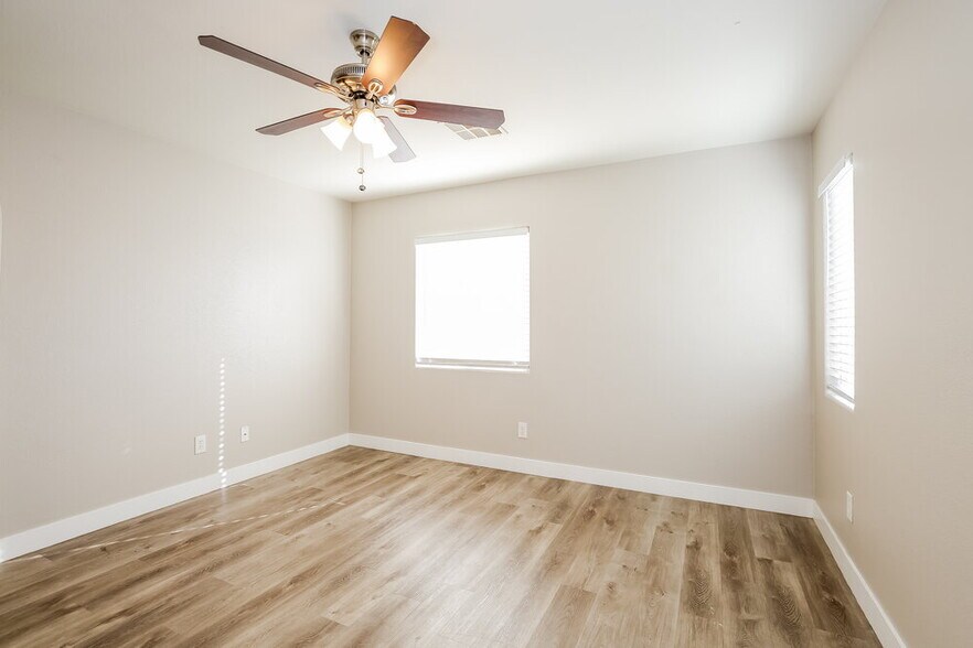 Building Photo - 37 Rosa Rosales Ct