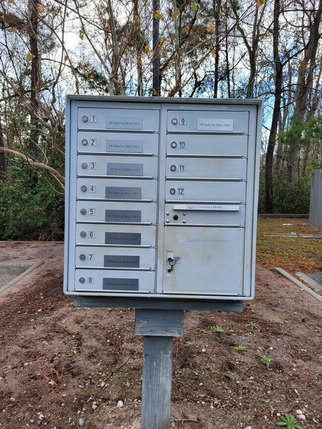 Building Photo - Welcome to our stunning 3-bedroom, 2-bathroom condo located in the beautiful city of Wilmington, NC.