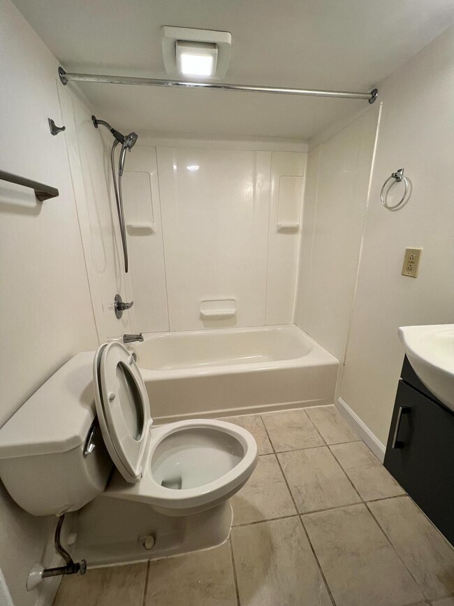 Building Photo - 2048 S 21st St