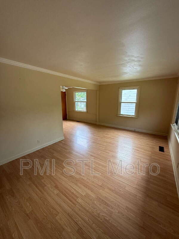 Building Photo - 1246 Darr Dr