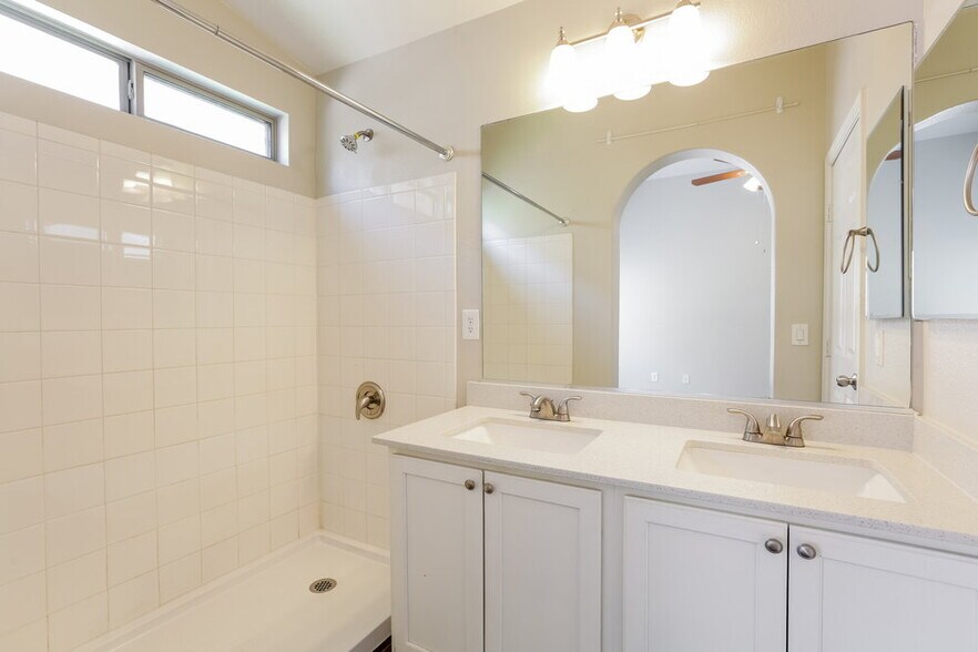 Building Photo - 6568 Duck Hill Springs Dr