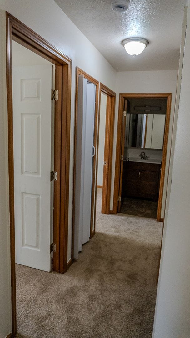 Building Photo - Updated 3-Bedroom Townhouse in Convenient Toledo Location