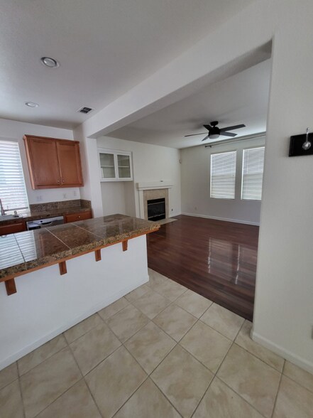 Building Photo - 949 Mason Ct