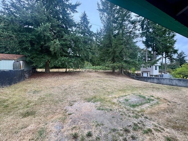 Building Photo - 13617 SE Fairwood Blvd