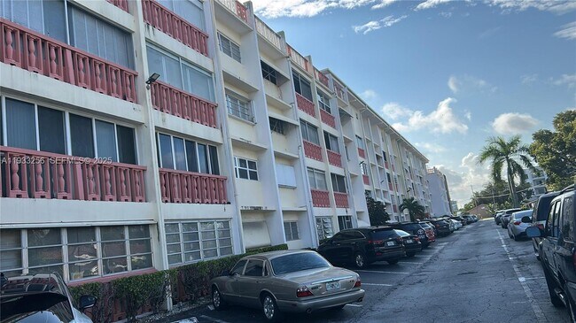 Building Photo - 215 SE 3rd Ave