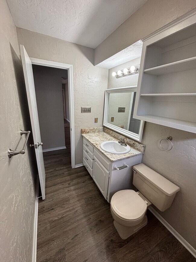 Building Photo - Beautifully remodeled with new paint, floo...