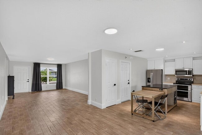 Building Photo - 6410 NW 34th Ave
