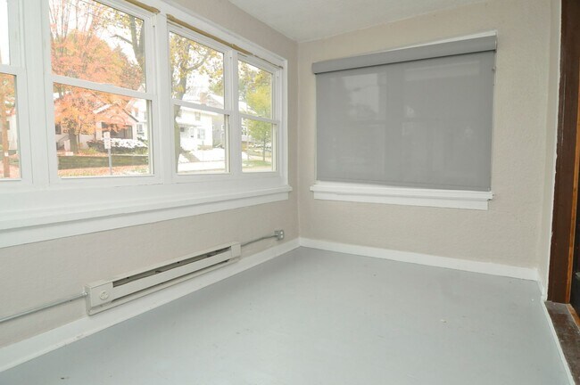 Building Photo - 2 Bedroom in the Vilas Neighborhood