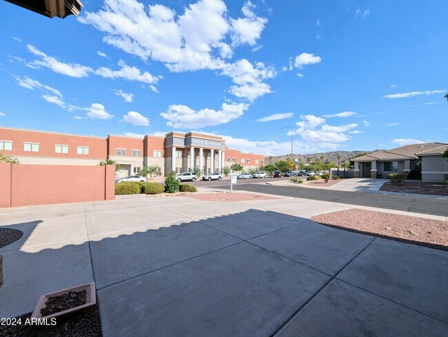 Building Photo - 1530 E Branham Ln