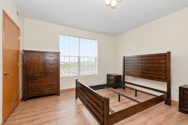 Building Photo - 16641 Liberty Cir
