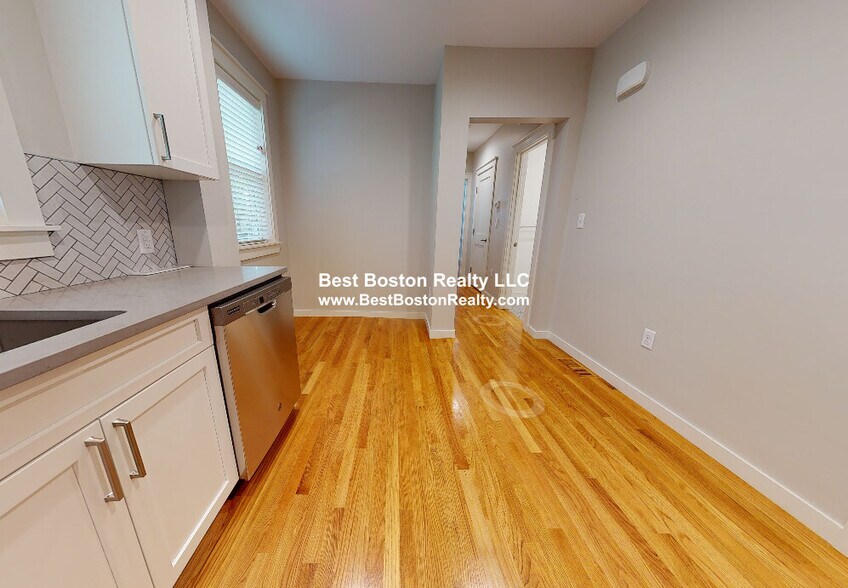 Building Photo - 568 Green St