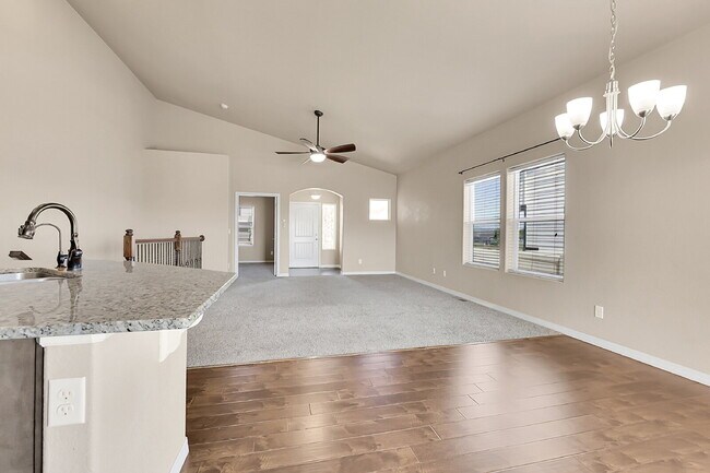 Building Photo - $2,940.95, $300.00 off the first month's rent, 6 Bedrooms, 3 Bathrooms, Single Family Home in Col...