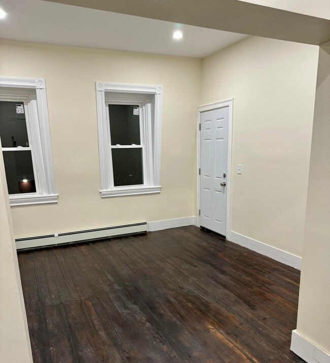 Building Photo - 33 Valley St