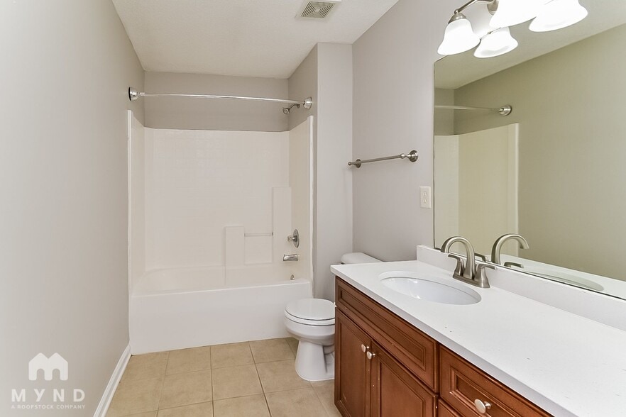 Building Photo - 4050 Sidlehill Dr