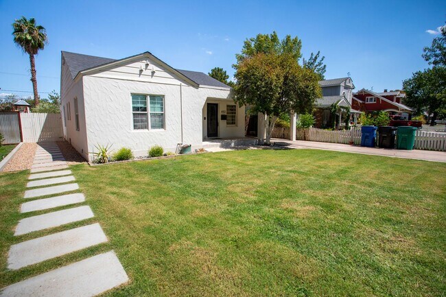 Building Photo - Charming Historic 3-Bed / 2-Bath Home Near...