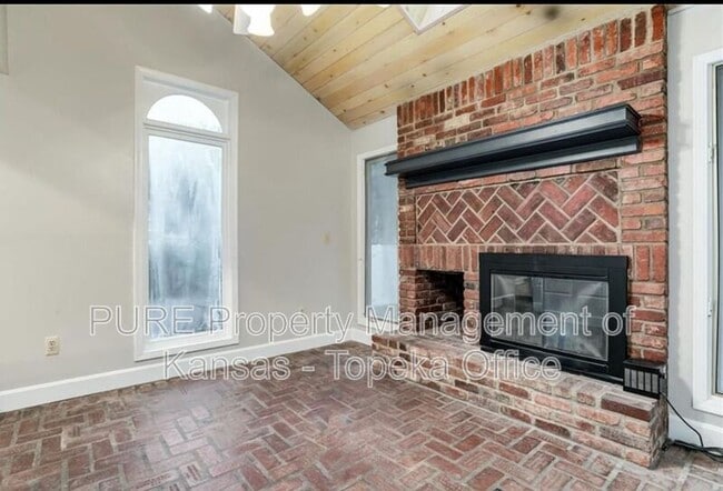 Building Photo - 108 SW Madison St