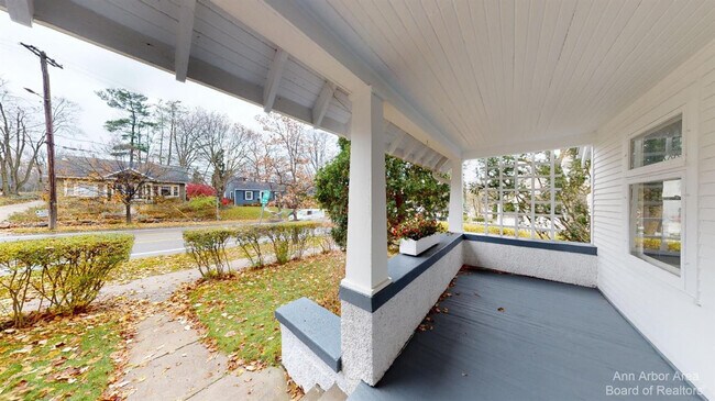 Building Photo - 1705 Jackson Ave