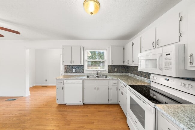 Building Photo - 6929 Mackin Ln