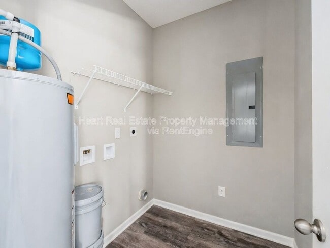 Building Photo - 33 Whitethorne Ave