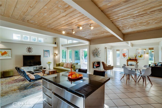 Building Photo - 576 E Desert Holly Cir