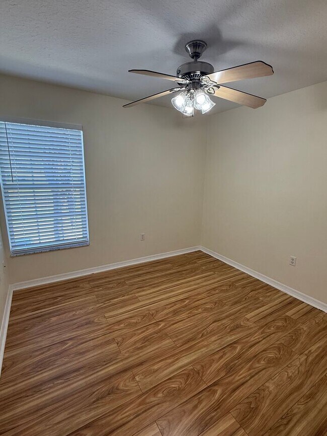 Building Photo - 3 BR 2 1/2 Bath Townhome in Beautiful Westchase