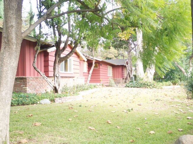 Building Photo - 2290 Canonita Dr