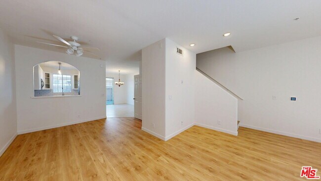 Building Photo - 18347 Saticoy St
