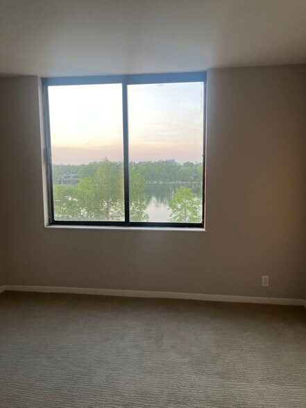 Bedroom - 400 E Colonial Dr