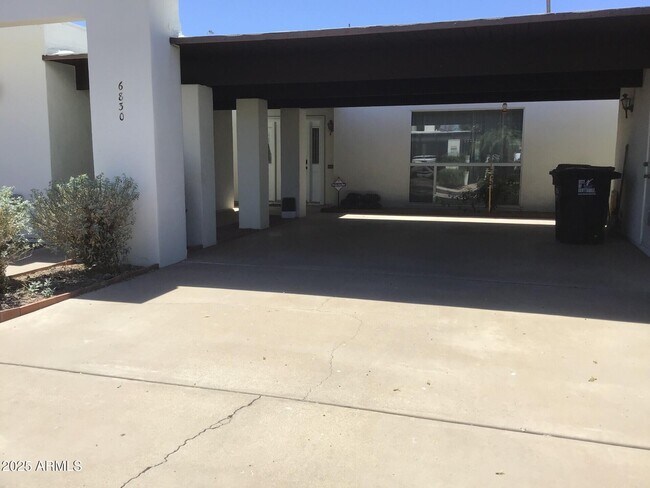Building Photo - 6830 N 72nd Pl