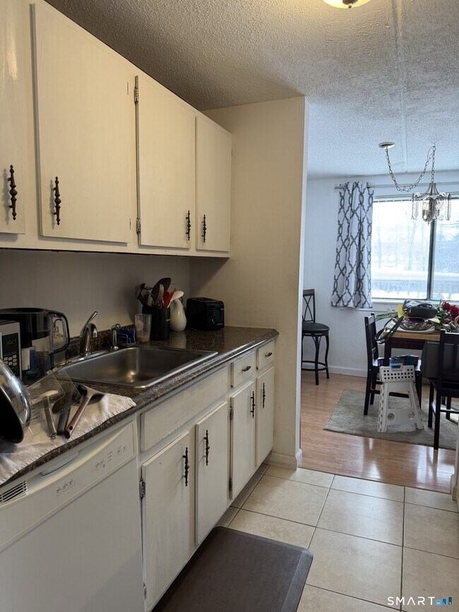 Building Photo - 126 Triangle St