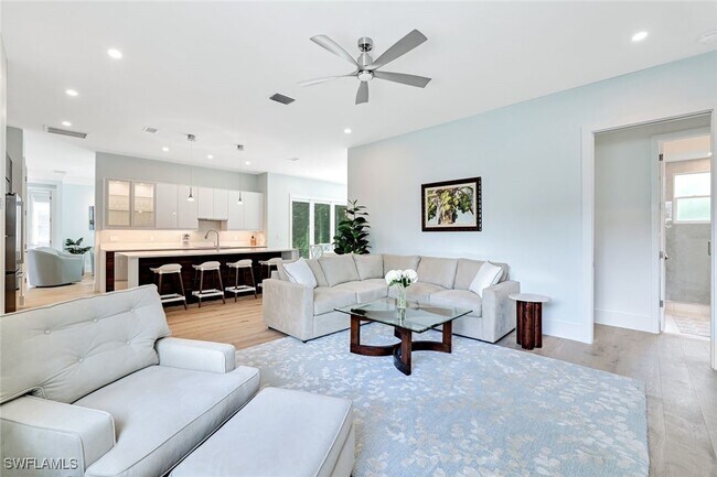 Building Photo - 2515 Royal Palm Ct