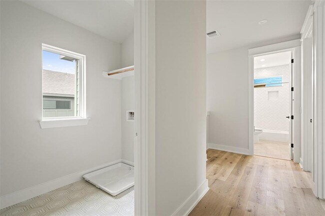 Building Photo - 2709 Bristol Dr