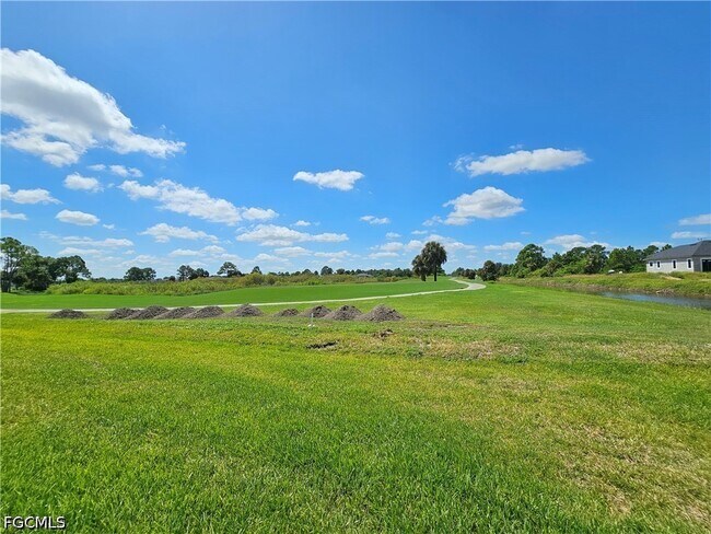 Building Photo - 20501 Hazelnut Ct S